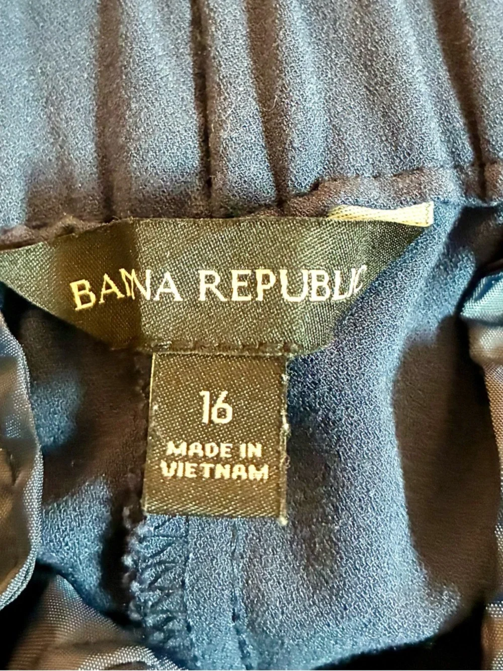 Preowned Banana Republic women’s cropped slacks size 16